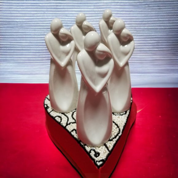 Loving Couple Ivory White Ceramic Figurine Wedding Favor Cake Topper Centerpiece - Picture 6 of 7